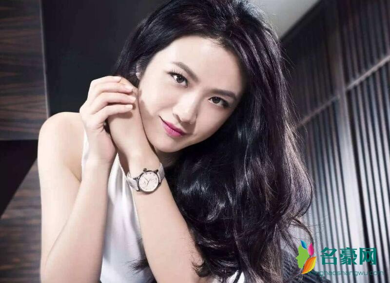 汤唯罕见晒女儿近照 扎丸子头跳皮筋画面十分温馨