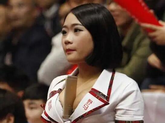 打奶泡操作示意图