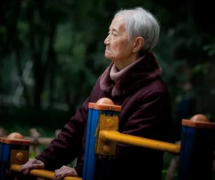 梦见别人家老人去世预示了什么