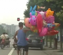 气球哥是如何大火的 气球哥到底有多辛苦