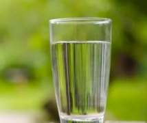夏季该如何补水 夏季喝水少的危害