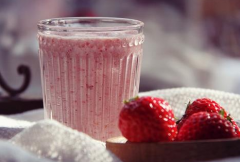 草莓奶昔的做法 草莓奶昔的制作方法