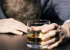 喝酒前吃什么护肝 长期饮酒的危害