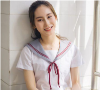 我和校花表白了 大胆的我亲了她