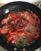要怎样吃小龙虾才算是健康 常吃小龙虾会染上什么