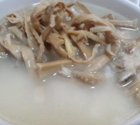 排骨笋干汤的做法 排骨笋干汤的营养功效