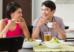 晚餐怎样吃最健康 晚饭吃太晚会怎样