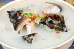 鲜香美味清汤鱼的做法 喝鱼汤需要注意什么