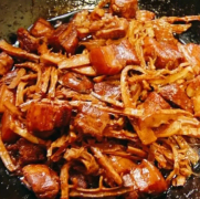 笋干烧肉的美味做法 和小编一起来做笋干烧肉吧