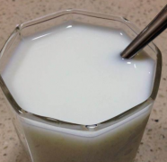 过期的牛奶还能喝吗 过期的牛奶这样使用最好