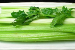 生吃芹菜有哪些好处 生吃芹菜可以降尿酸吗