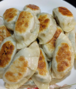 生煎韭菜饺子的做法 怎么做生煎韭菜饺子好吃