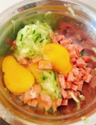 黄瓜火腿蛋饼的做法 小编教你做好吃的黄瓜火腿蛋