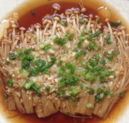 蒜蓉金针菇蒸鸡翅的做法 小编教你做好吃的蒜蓉金