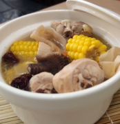 银耳玉米鸡汤的做法 如何做美味的银耳玉米鸡汤