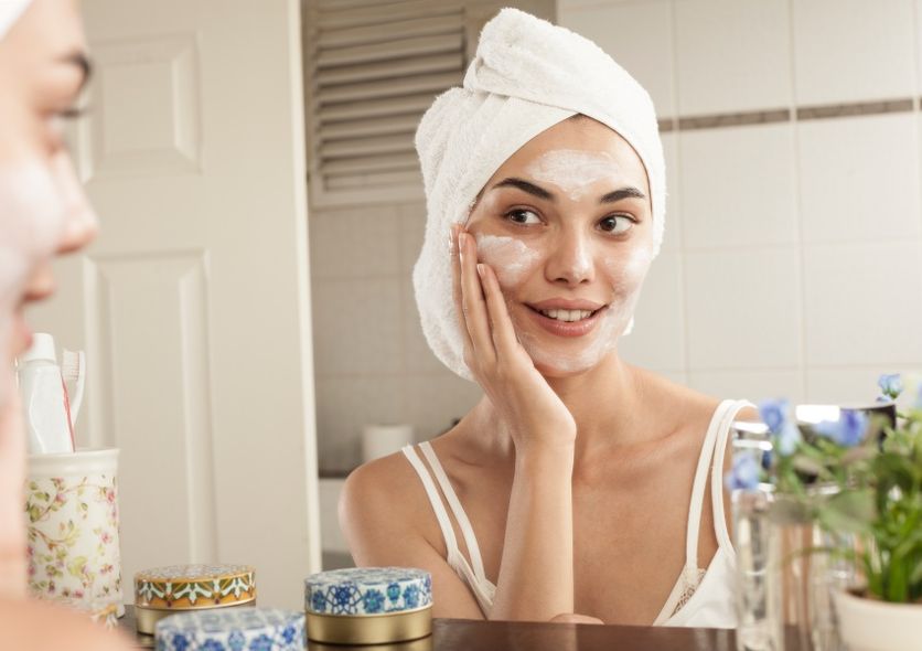 而利用面膜纸或化妆棉，湿肤化妆水更是不少护肤达人的保湿秘技。 将5