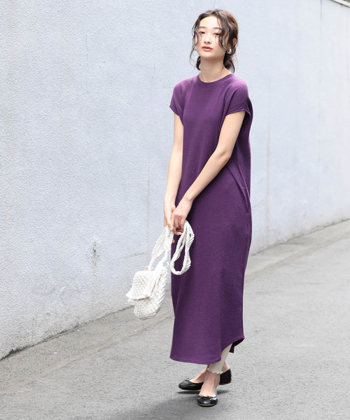 今年潮流的紫色连身裙