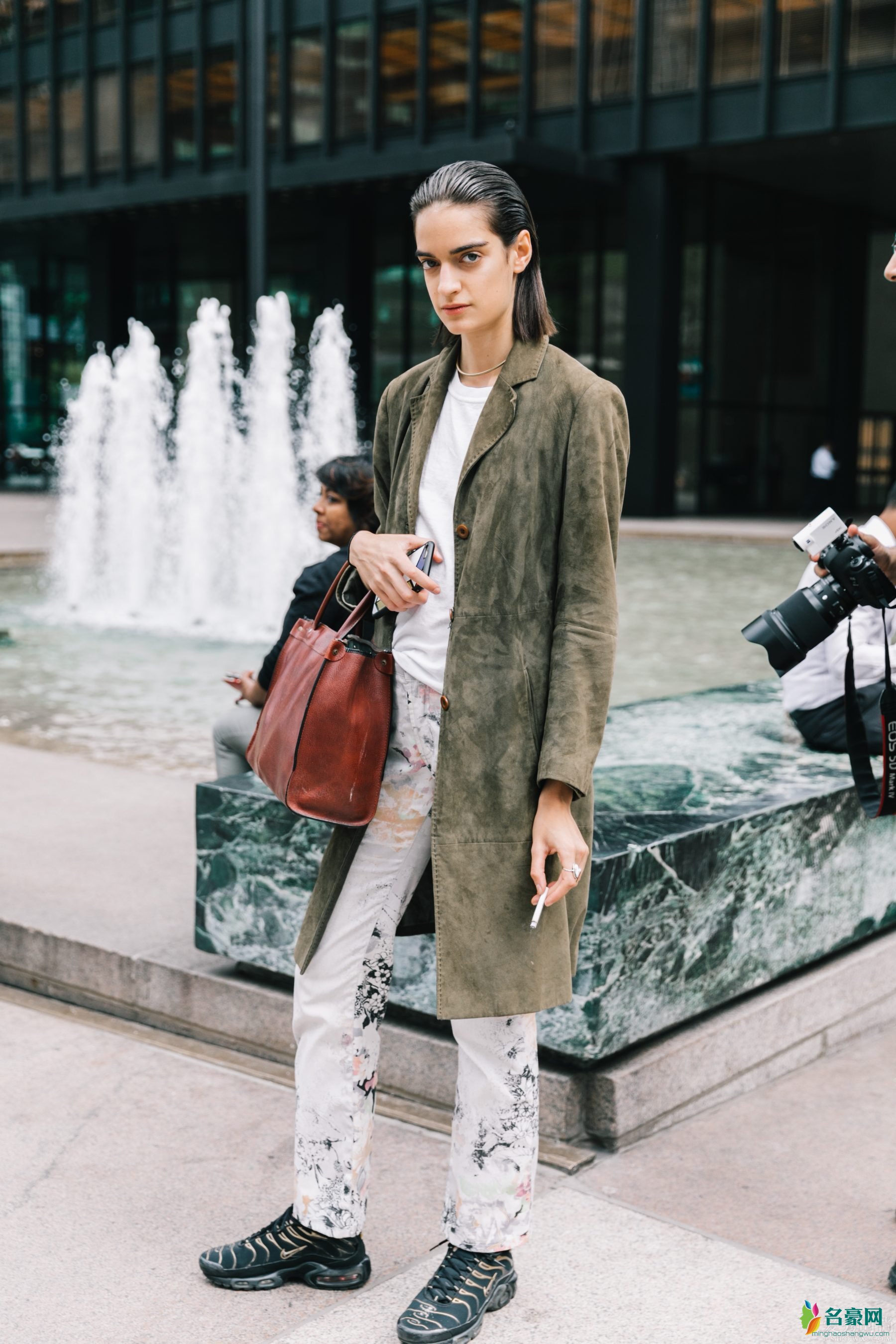 NYFW-SS18-New_York_Fashion_Week-Street_Style-Vogue-Collage_Vintage-98-1800x2700