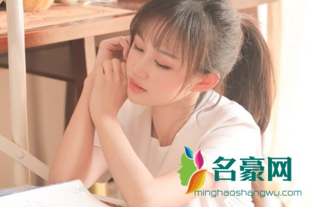 双性受合不垅腿攻 4攻一受同时做宿舍里低喘不断