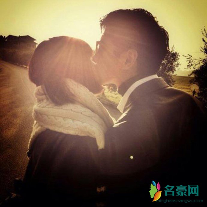 张亮和寇静昔日亲密合照
