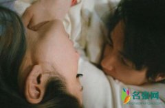 萧亚轩晒照撒狗粮 表白男友我的心被你偷走了