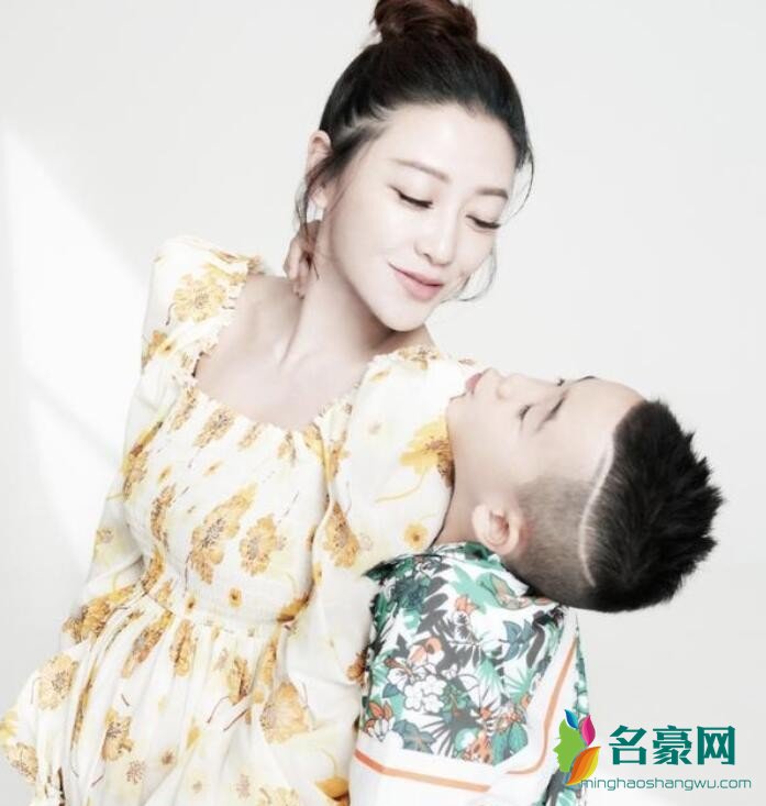 应采儿晒孕肚大片