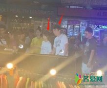 王思聪带新女友度假 女生皮肤白皙十分乖巧可爱