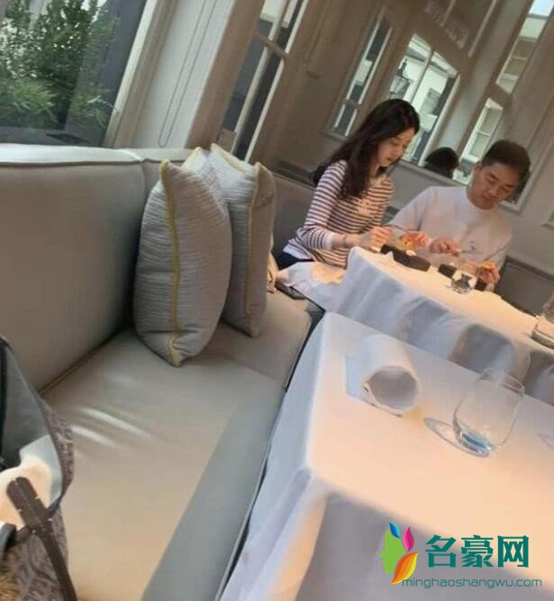 刘强东夫妇伦敦嗨玩