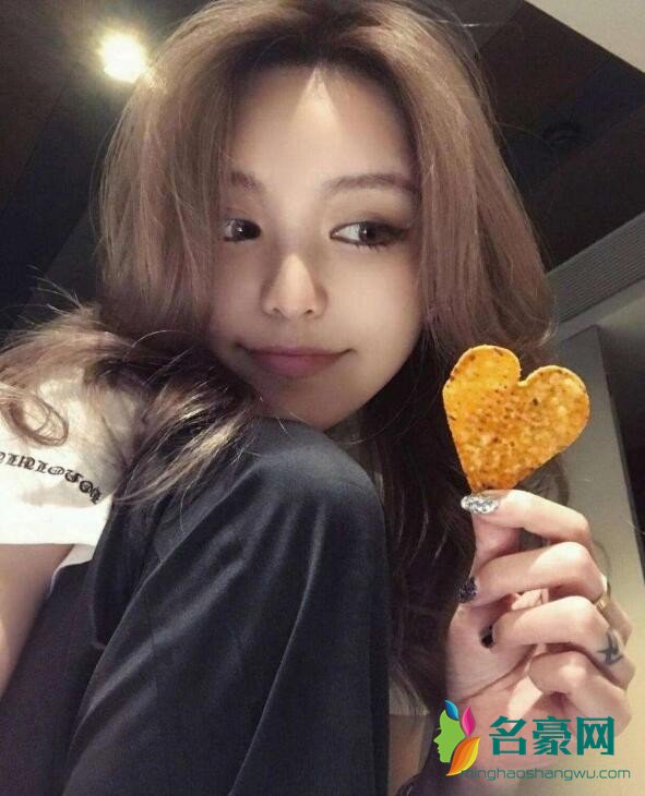 周扬青照片