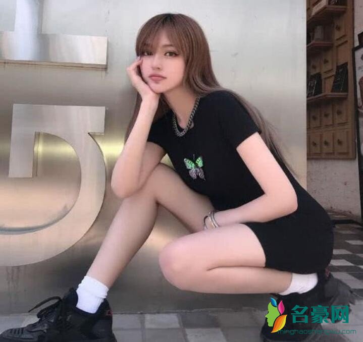 周扬青照片