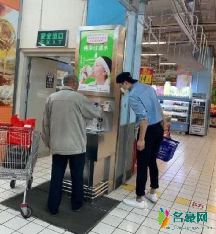 高云翔回国后逛超市