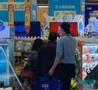 高云翔回国后逛超市 只身一人略显孤独与落寞