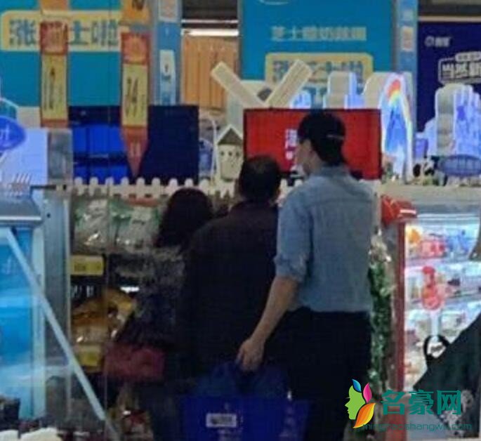 高云翔回国后逛超市