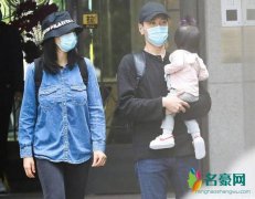 高圆圆一家三口现身 女儿一身粉嫩打扮十分可爱