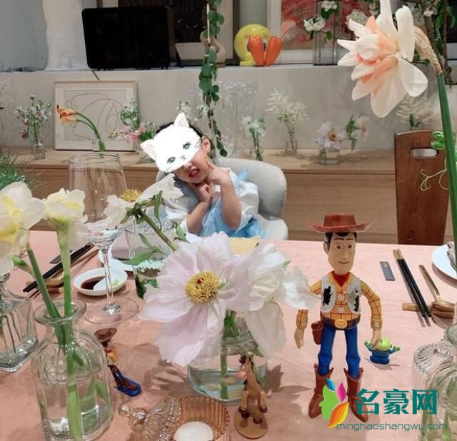 张子萱为二胎庆祝百日宴
