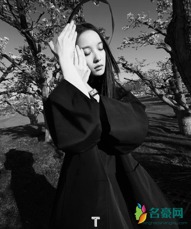 倪妮拍春日梨花照