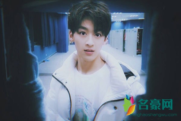 何洛洛哪一年出生 何洛洛原名是什么名字