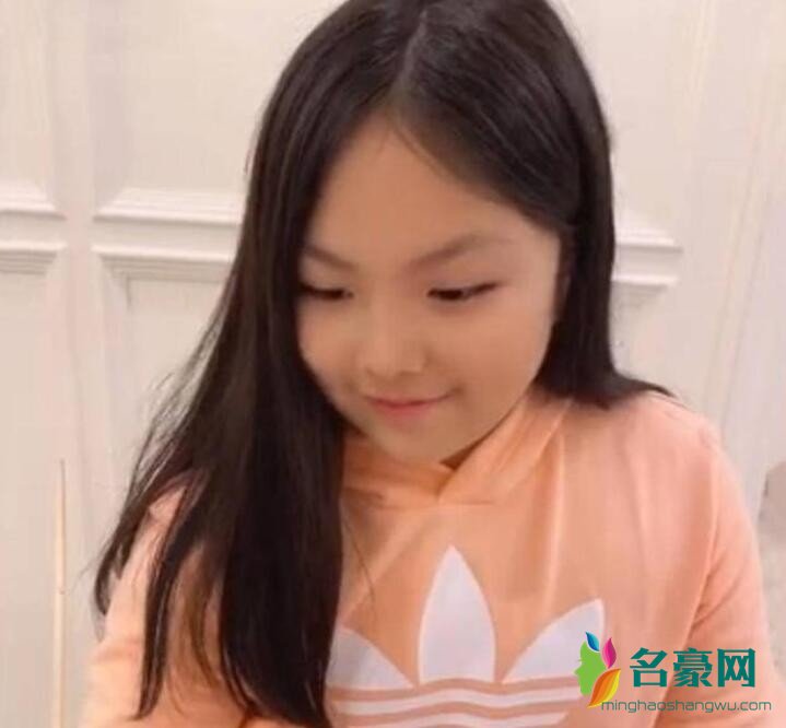 王诗龄近照