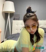 Jennie晒多组穿搭照 有淑女亦或帅气有型超养眼