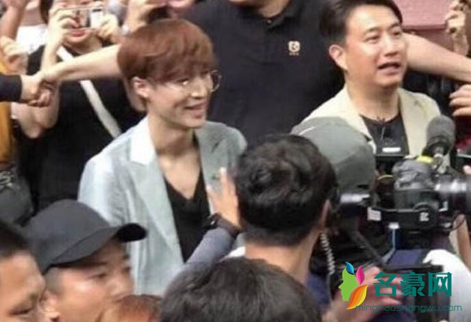 极挑武汉录制遭围观