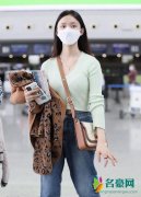林允素颜近照曝光 长发披肩一身紧身打扮尽显好身