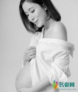杨怡孕肚写真曝光 四肢纤细丝毫没有水肿发福迹象
