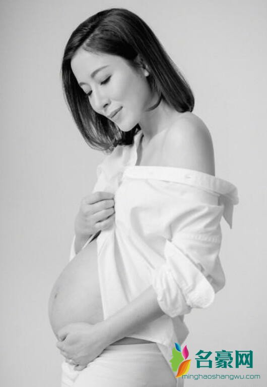 杨怡近照