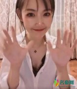 马蓉直播大秀事业线 内衣若隐若现网友直呼太性感
