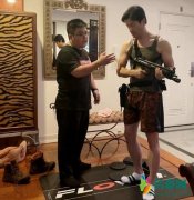 吕良伟18岁儿子近照曝光 二人同框形成了天壤之别