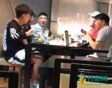 王思聪与友人聚餐 与好友侃侃而谈无视被冻结股权