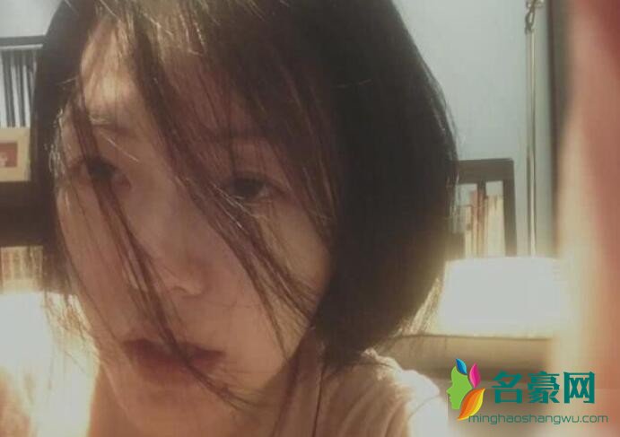 小S悼念刘真