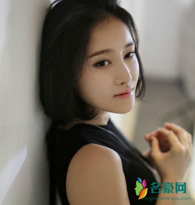 牛丽燕美照