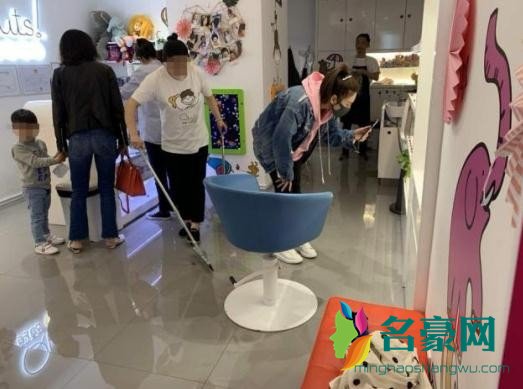 张雨绮带龙凤胎剪发