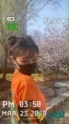 李小璐出门晒太阳 打扮造型减龄被赞像18岁大学生